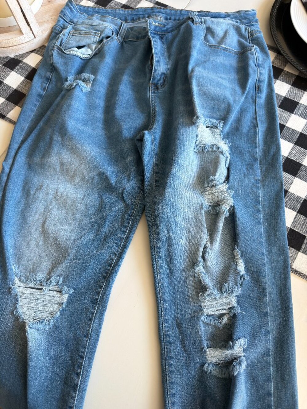 Distressed Ripped Boyfriend Jeans Medium Wash Stretch Denim.   (A)